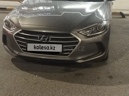 Hyundai Elantra 2018 года за 7 800 000 тг. в Атырау – фото 2