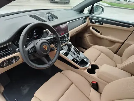Porsche Macan T 2026 года за 63 232 200 тг. в Алматы – фото 5