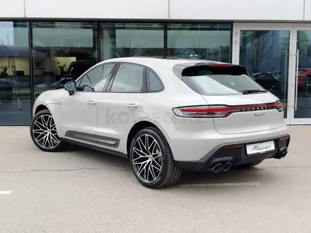 Porsche Macan T 2026 года за 63 232 200 тг. в Алматы – фото 2