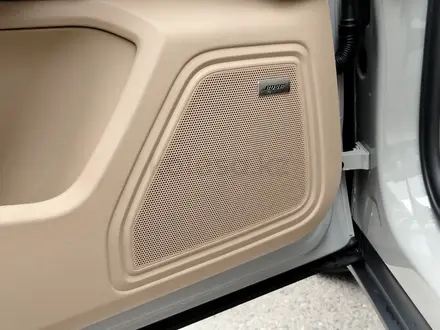 Porsche Macan T 2026 года за 63 232 200 тг. в Алматы – фото 12