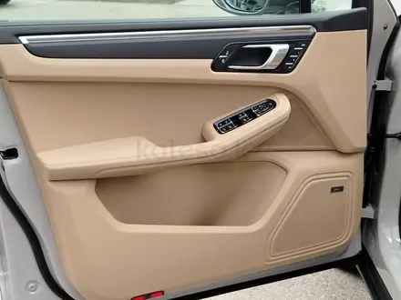 Porsche Macan T 2026 года за 63 232 200 тг. в Алматы – фото 13