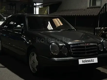 Mercedes-Benz E 300 1999 года за 2 500 000 тг. в Алматы