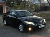 Toyota Camry 2010 года за 7 200 000 тг. в Астана – фото 2