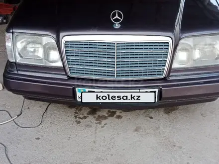 Mercedes-Benz E 220 1993 года за 2 700 000 тг. в Шымкент – фото 25