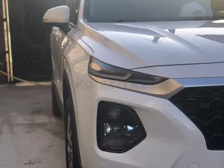 Hyundai Santa Fe 2018 года за 12 600 000 тг. в Алматы – фото 18