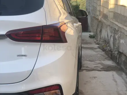 Hyundai Santa Fe 2018 года за 12 600 000 тг. в Алматы – фото 24