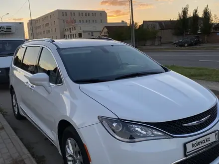 Chrysler Pacifica 2019 года за 16 000 000 тг. в Астана – фото 2