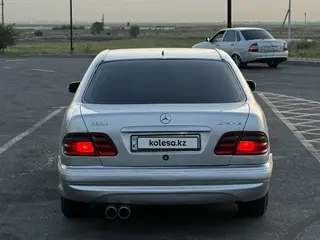Mercedes-Benz E 320