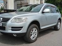 Volkswagen Touareg 2007 годаүшін7 800 000 тг. в Алматы