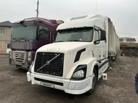 Volvo  VNL 2001 года за 6 000 000 тг. в Актобе