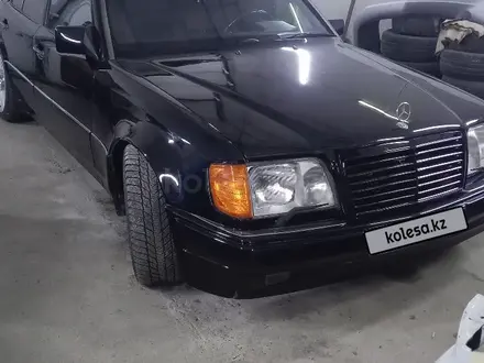 Mercedes-Benz E 220 1994 года за 3 000 000 тг. в Уральск – фото 2