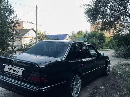 Mercedes-Benz E 220 1994 года за 3 000 000 тг. в Уральск – фото 7