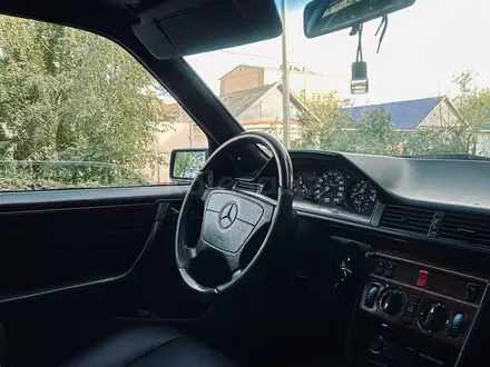 Mercedes-Benz E 220 1994 года за 3 000 000 тг. в Уральск – фото 17