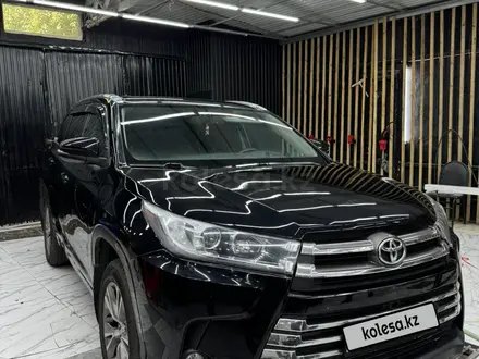 Toyota Highlander 2015 года за 13 000 000 тг. в Алматы