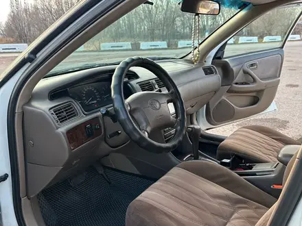 Toyota Camry 2000 года за 4 300 000 тг. в Алматы – фото 10