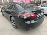 Toyota Camry 2021 года за 16 500 000 тг. в Караганда – фото 4