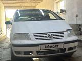Volkswagen Sharan 2001 года за 2 000 000 тг. в Айтеке би