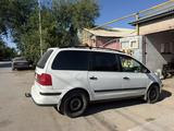 Volkswagen Sharan 2001 года за 2 000 000 тг. в Айтеке би – фото 2