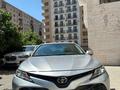 Toyota Camry 2018 года за 8 600 000 тг. в Уральск – фото 2