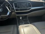 Toyota Highlander 2017 года за 13 000 000 тг. в Жанаозен – фото 2