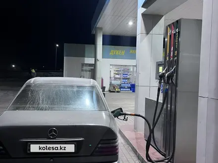 Mercedes-Benz E 220 1994 года за 2 800 000 тг. в Жезказган – фото 4