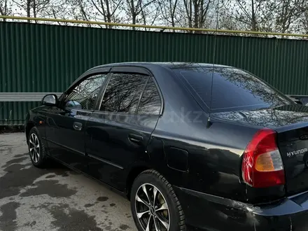 Hyundai Accent 2004 года за 2 300 000 тг. в Актобе – фото 2