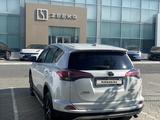 Toyota RAV4 2019 годаfor14 000 000 тг. в Атырау – фото 4