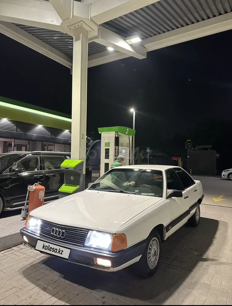 Audi 100, 1985