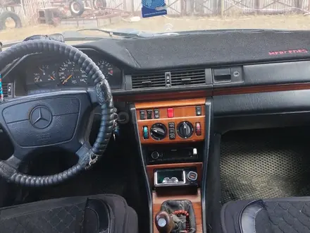 Mercedes-Benz E 220 1994 года за 1 850 000 тг. в Бишкуль – фото 7
