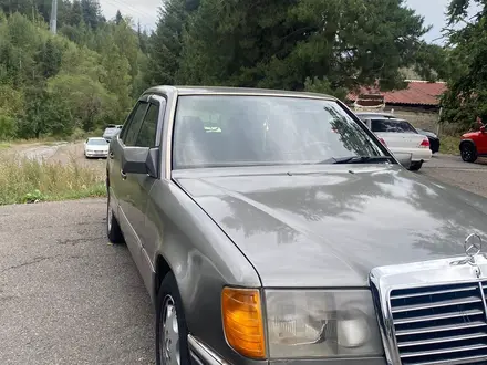 Mercedes-Benz E 200 1991 года за 1 200 000 тг. в Алматы – фото 3