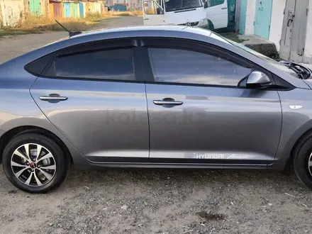 Hyundai Accent 2019 года за 7 200 000 тг. в Актобе – фото 4
