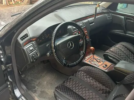 Mercedes-Benz E 230 1998 года за 3 500 000 тг. в Актобе – фото 10