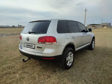 Volkswagen Touareg 2002 года за 4 700 000 тг. в Тараз – фото 2