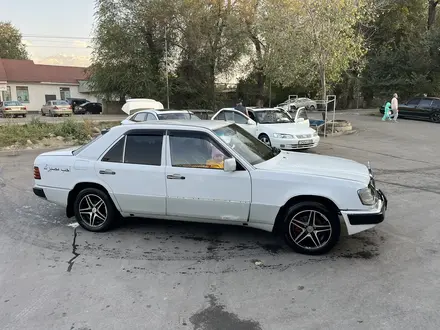 Mercedes-Benz E 230 1991 года за 900 000 тг. в Алматы – фото 4