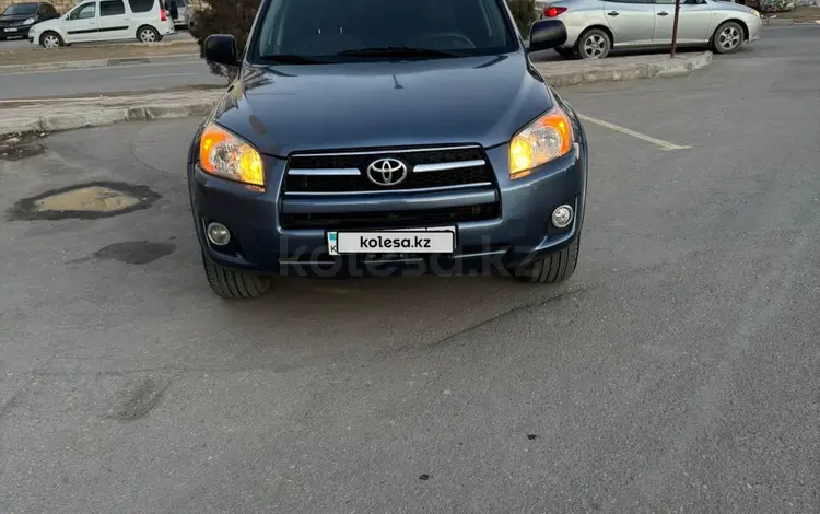 Toyota RAV4 2012 годаfor7 500 000 тг. в Актау