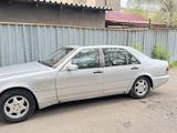 Mercedes-Benz S 500 1997 годаfor2 800 000 тг. в Караганда – фото 2