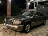 Mercedes-Benz E 220 1993 годаfor3 600 000 тг. в Шымкент