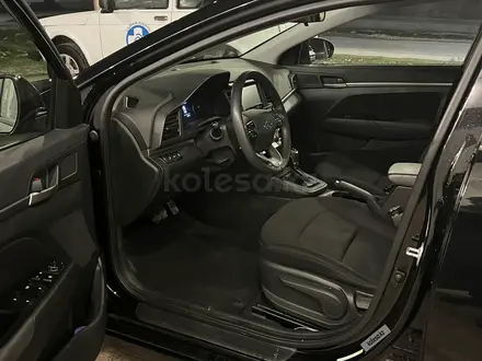 Hyundai Elantra 2019 года за 8 200 000 тг. в Шымкент – фото 8