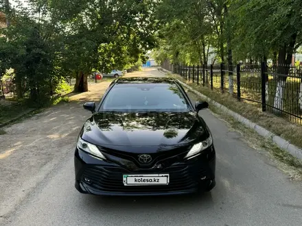 Toyota Camry 2019 года за 13 200 000 тг. в Шымкент – фото 2