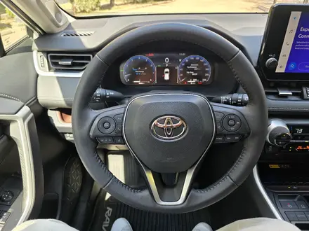 Toyota RAV4 2023 года за 18 900 000 тг. в Алматы – фото 22