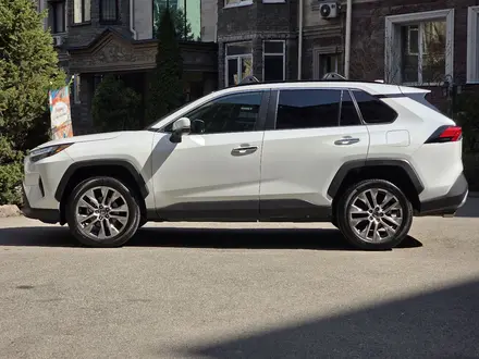 Toyota RAV4 2023 года за 18 900 000 тг. в Алматы – фото 2