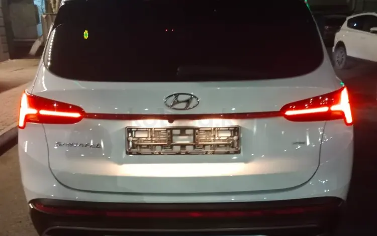 Hyundai Santa Fe 2021 года за 18 300 000 тг. в Астана