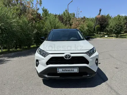 Toyota RAV4 2020 года за 17 000 000 тг. в Алматы