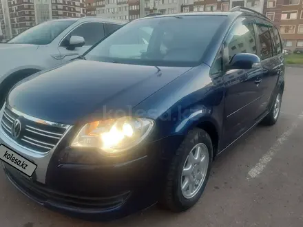 Volkswagen Touran 2008 года за 3 900 000 тг. в Астана – фото 5