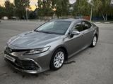 Toyota Camry 2023 года за 15 200 000 тг. в Костанай – фото 2