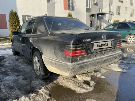 Mercedes-Benz E 220 1993 года за 750 000 тг. в Алматы – фото 6