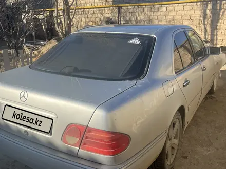 Mercedes-Benz E 280 1997 года за 1 899 999 тг. в Жанаозен – фото 3