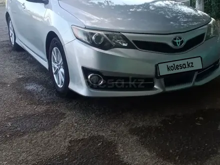 Toyota Camry 2013 года за 7 500 000 тг. в Атырау – фото 2