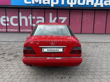 Mercedes-Benz E 220 1994 года за 1 000 000 тг. в Караганда – фото 5