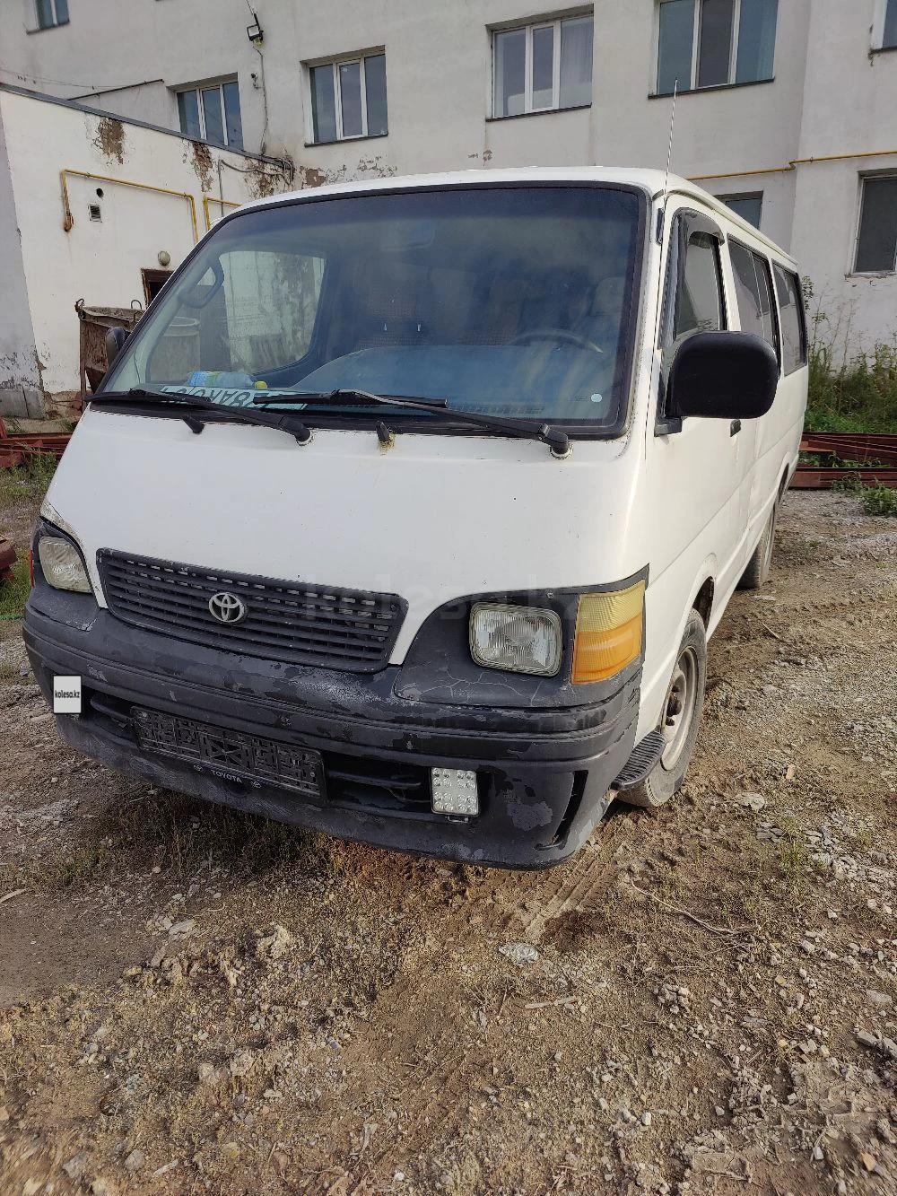 Toyota Hiace 2004 г.